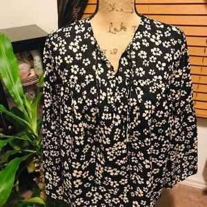 SOLD $20🌸 Hippy style shirt